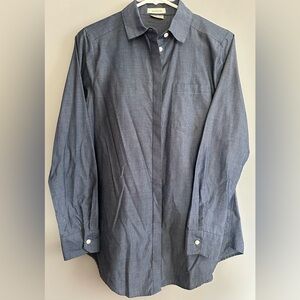 Women’s Van Heusen Dress Shirt - Small